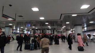 たくさんのお店が入っている構内です。