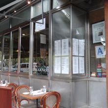 お店の入り口そばです。