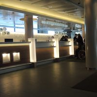 ホテルフロントはビジネスマンからツーリストまで