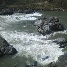 秋だとここまでは豪快でない水量だと思いました