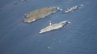 空からエクレール灯台を眺めた