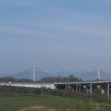 国道12号線沿いから眺める美原大橋の遠景