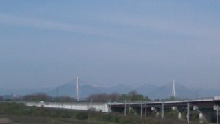 札幌の山々とのコラボが素敵な橋です