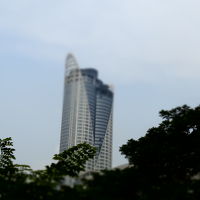 上の方がホテルで、屋上がREDSKY