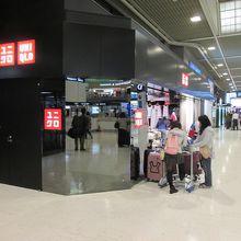ユニクロ (成田空港第2ビル店)