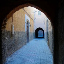 静かな路地を行ったり来たり。