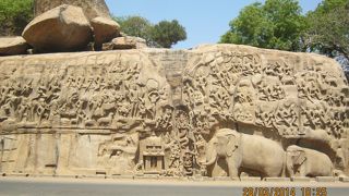 岩に刻まれた彫刻です。