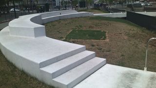 非対称な構造が味わい深いです