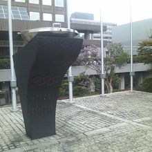 聖火台自体は意外と小さく感じます