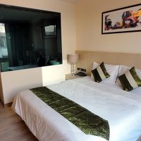 浴室がガラス張りでびっくりです。