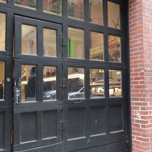 お店の入り口です。