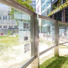 警固公園の案内板とソラリアプラザ方面