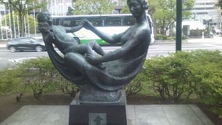 優しい気持ちになれる像です