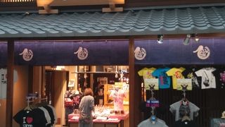 外国人が着ているTシャツ