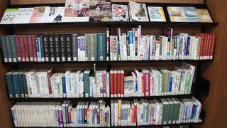 明治維新に関係する図書のコーナー
