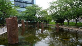 関東大震災の液状化で突如現れた鎌倉時代の橋脚
