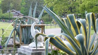 歴史のあるペリカンの噴水