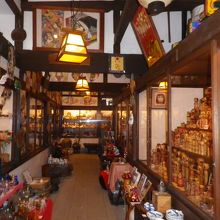 郷土玩具館内