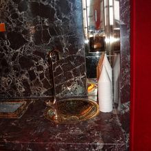 三角のコップです。