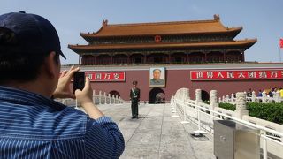 天安門をくぐると故宮の入り口まで入って行けます