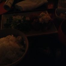 暗くて写りが悪いです。チキン南蛮定食。