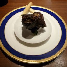 前菜：サザエのガーリックバター