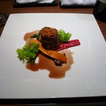 メインは魚か肉２種から　これは仔牛
