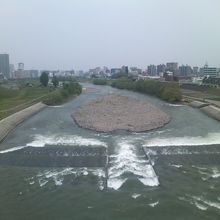 歩道の階段上からの北側の景観