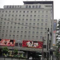 梅田の中心地に建つ