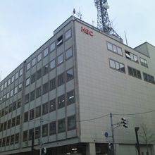 本社ビルの外観