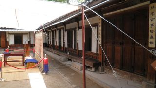 民族衣装を着た人がいました