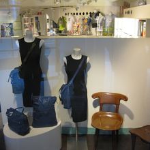 １階にあるお土産屋。ここは誰でも入れます。