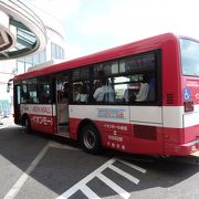 イオンモール成田は駅から離れていますのでシャトルバスが走っています