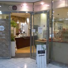 お店の入り口付近