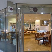 入り口から見た店内