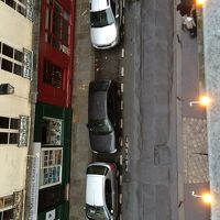 ホテル玄関の前