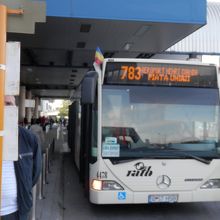 ７８３は統一広場行き、７８０は北駅行きです。