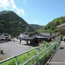 きれいでかわいらしい駅舎