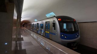 各駅のホームが美術館のよう