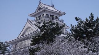 雪化粧の長浜城
