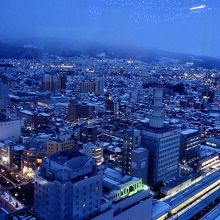 展望室から望む山形市内