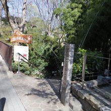 入口(階段を下ると等々力渓谷）