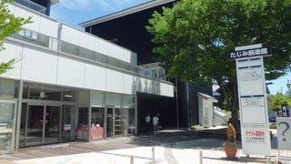 オリベストリートの入口　美濃焼の商品などを売っています