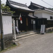 吉川資料館の門