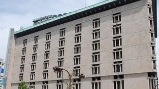 全面曲面で雰囲気よい劇場