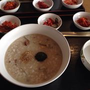 韓国に来たら、朝食はお粥。