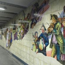 メトロ１番線のバスティーユ駅は地上駅