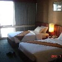 部屋は古くて狭い