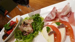 HAPPY HOURでタパス