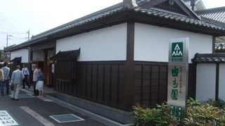 牡丹の花を一面に埋めつくす池がメインのはずが・・・